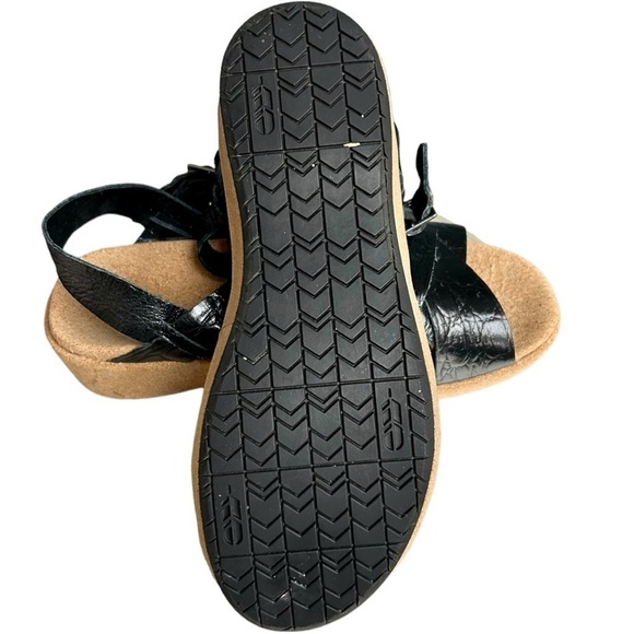 Revitalign Platform Leather Buckle Sandals, Size 6 EUC Vacation Casual Sandals - Picture 8 of 10